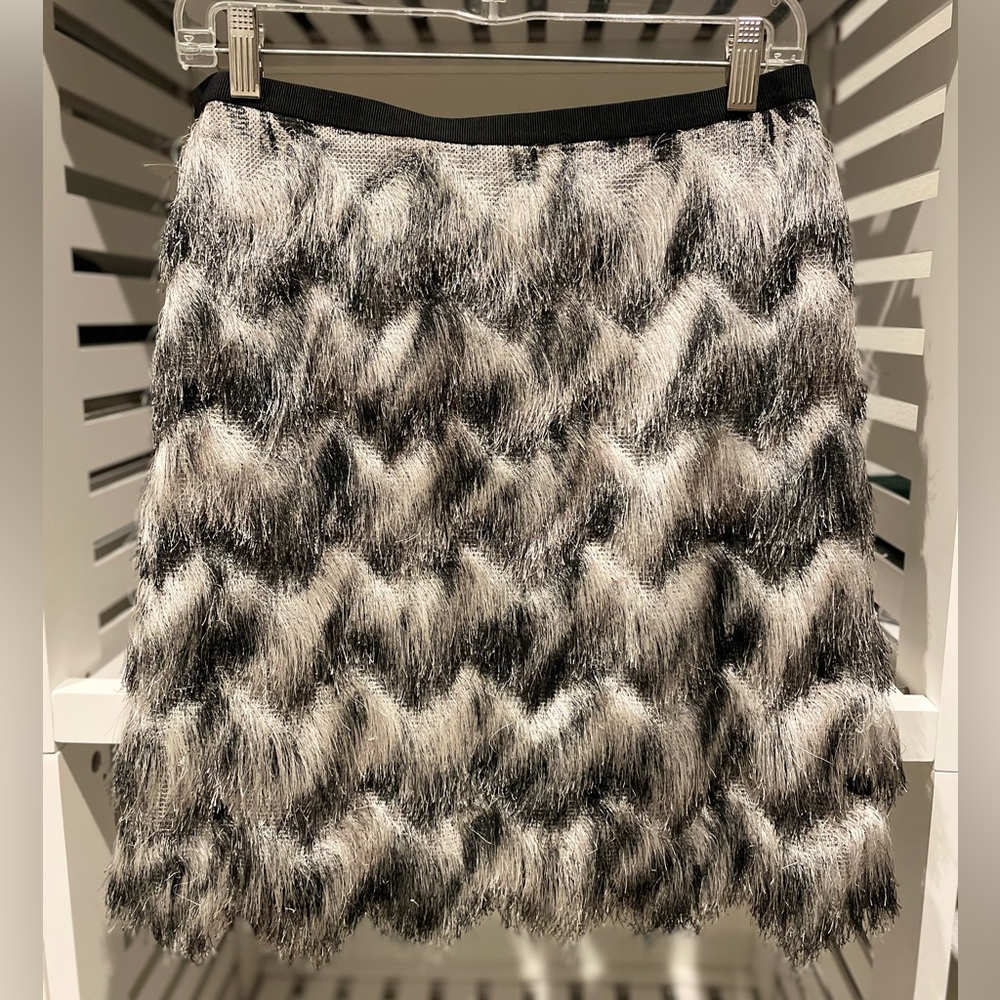 Ann Taylor lined skirt. Size medium.
